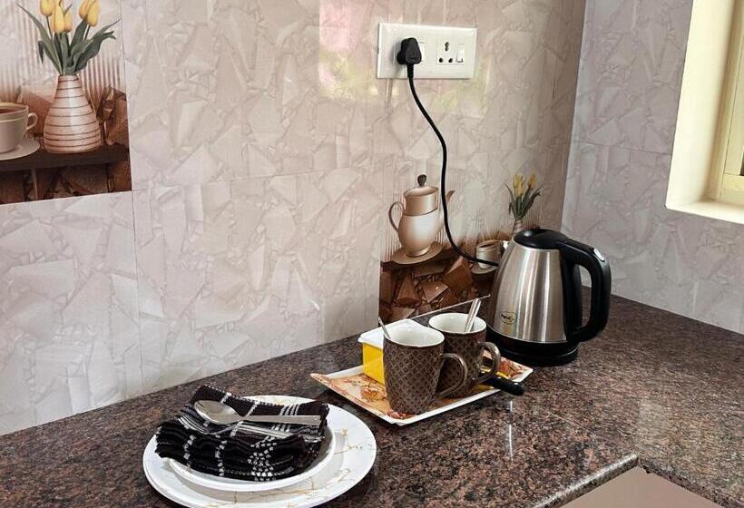 بنسيون James Guesthouse