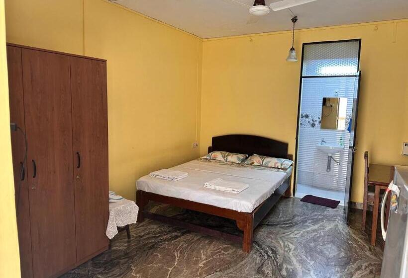 بنسيون James Guesthouse