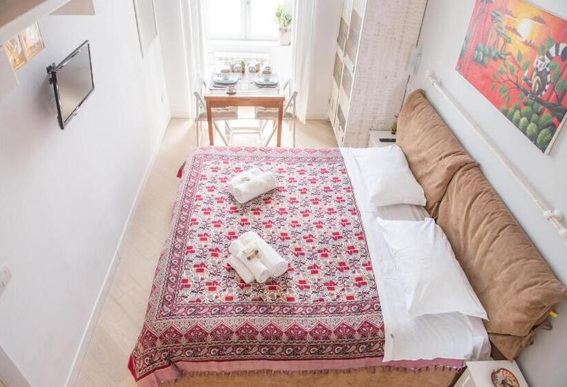 تختخواب و صبحانه Bed In Naples