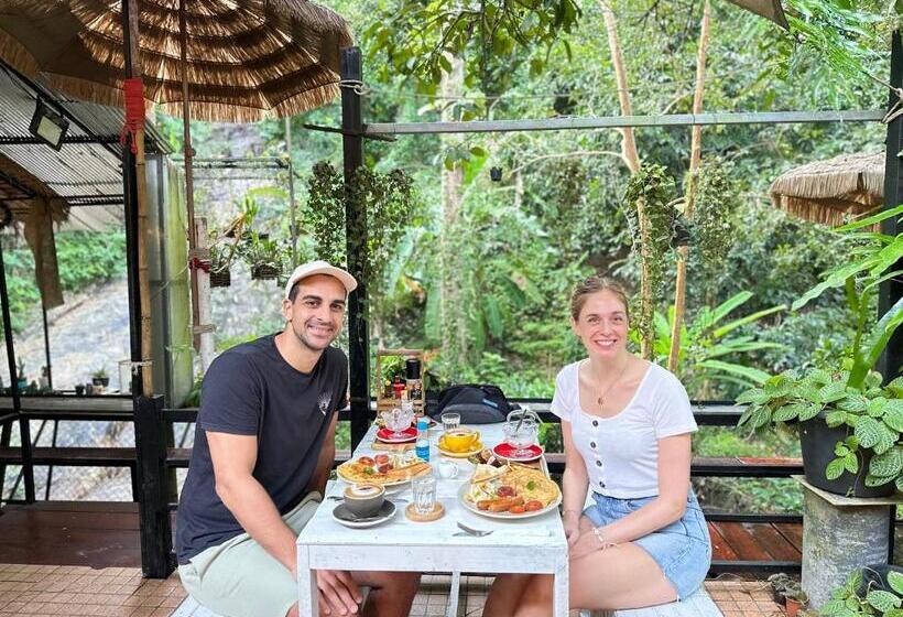 تختخواب و صبحانه Nua Tone Resort Bang Tao & Cafe