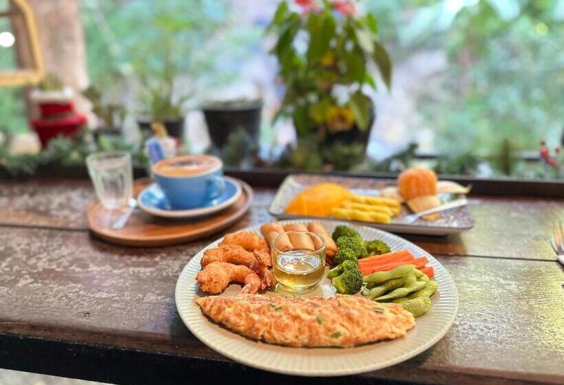 تختخواب و صبحانه Nua Tone Resort Bang Tao & Cafe
