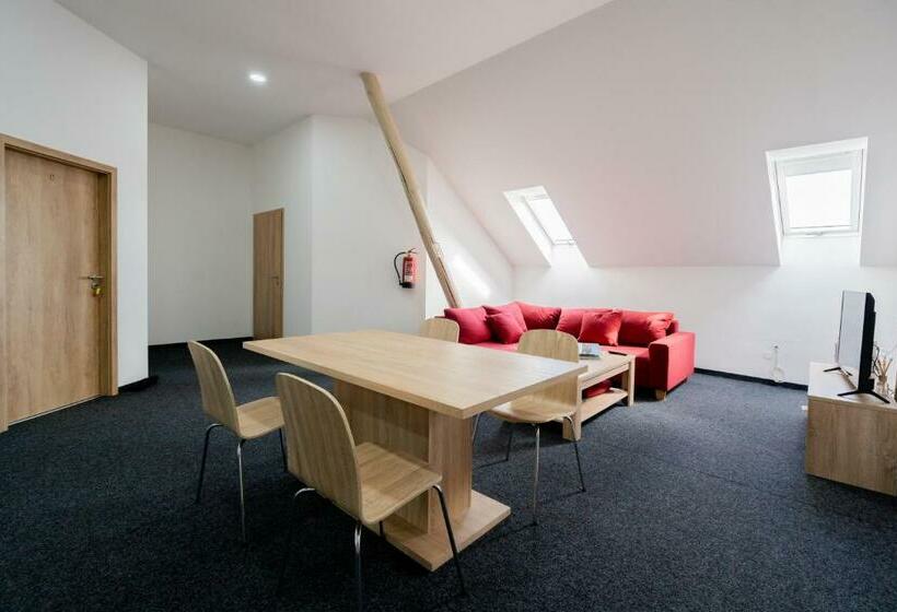 פנסיון Aroma Gold