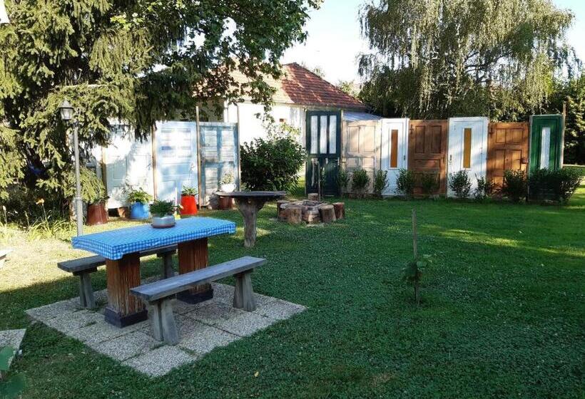 بنسيون Kiskemence Vendégház Szatta