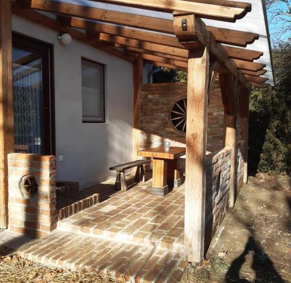 بنسيون Kiskemence Vendégház Szatta