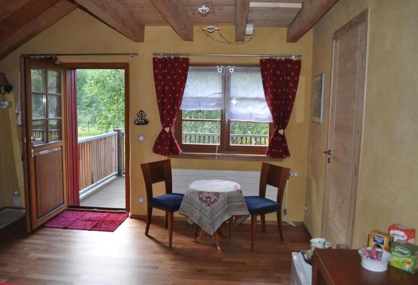 ベッドアンドブレックファースト Chambre Merisier Dans Une Ferme Avec étang Privé Au Coeur De La Région Des Mille étangs, Faucogney E