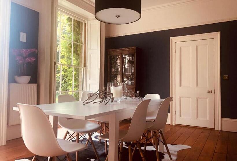 مبيت وإفطار Somerleyton Meadows   The Hideaway Hut & Hot Tub