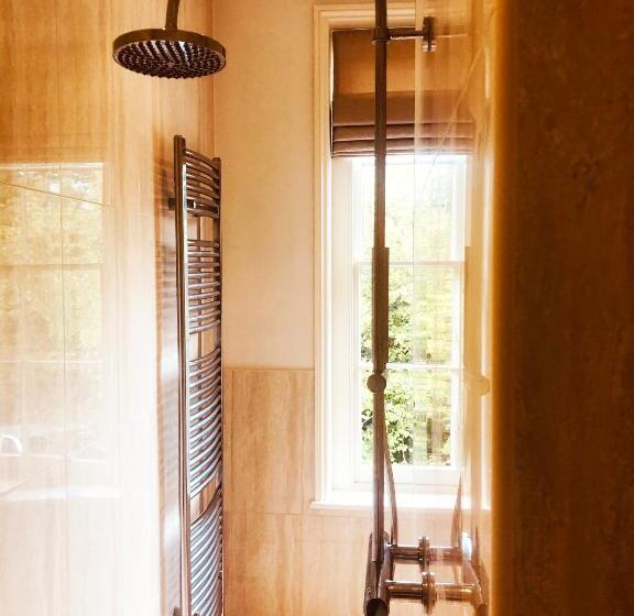 مبيت وإفطار Somerleyton Meadows   The Hideaway Hut & Hot Tub