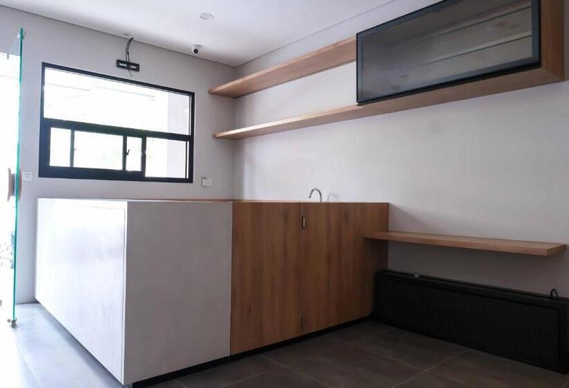 هتل M Cabin Karawaci