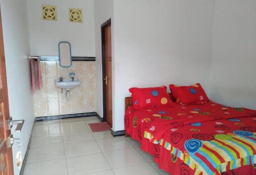 هتل Oyo 91230 Kelimutu Eco Village