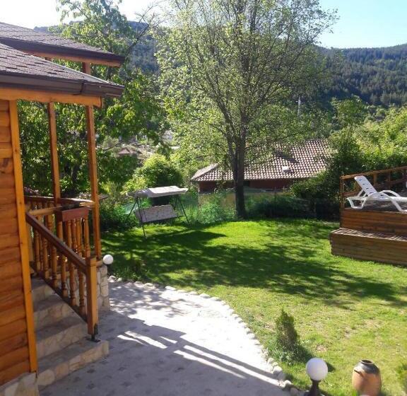 פנסיון Guest House „ Mountain Rest“