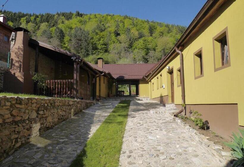 פנסיון Oma S Hutte