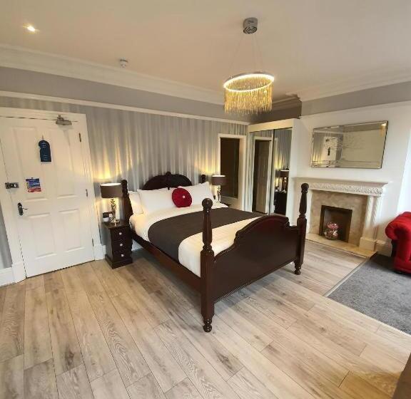 هتل Charnwood Regency Guest House