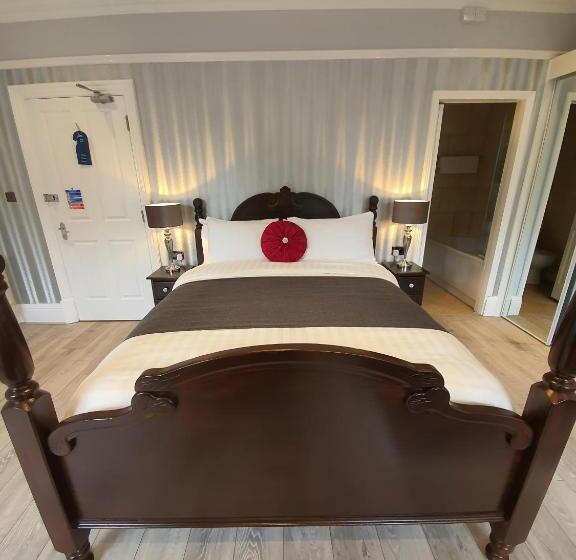 هتل Charnwood Regency Guest House