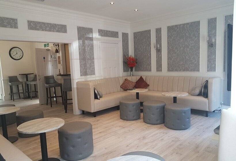 هتل Charnwood Regency Guest House