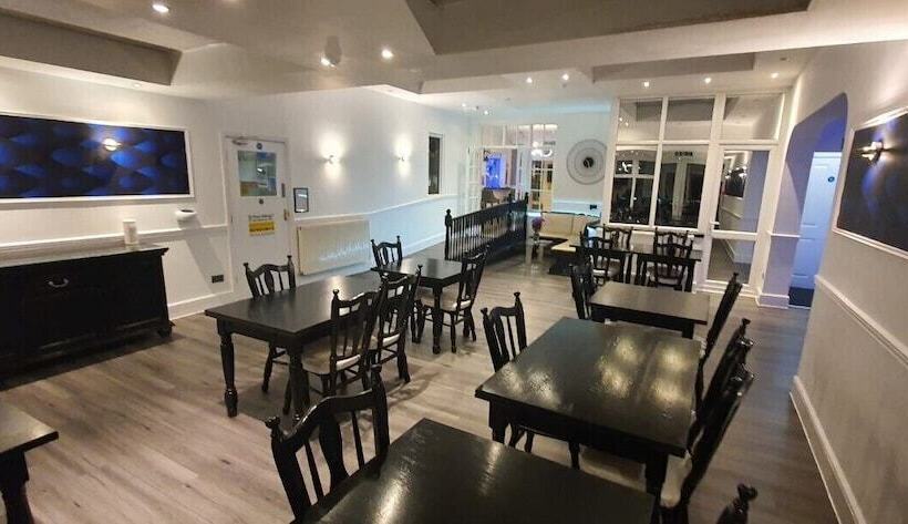 هتل Charnwood Regency Guest House