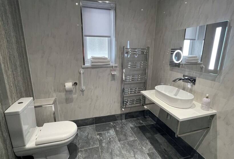 هتل Charnwood Regency Guest House