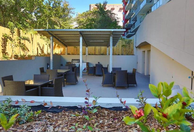 בית מלון כפרי Gladstone Central Plaza Official