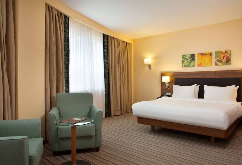 בית מלון כפרי Hilton Garden Inn Ufa Riverside