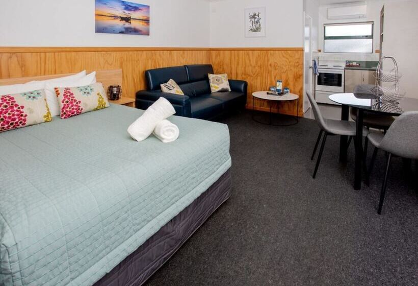 هتل Motueka Top 10 Holiday Park