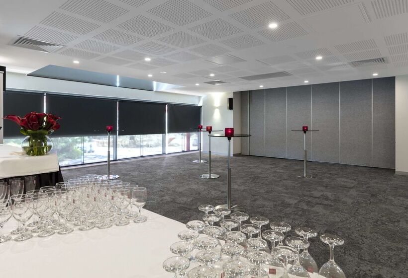 هتل Oaks Darwin Elan