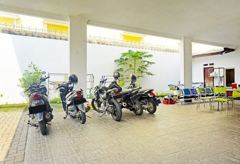 هتل Karawaci Taman Permata Tiga Mitra Reddoorz