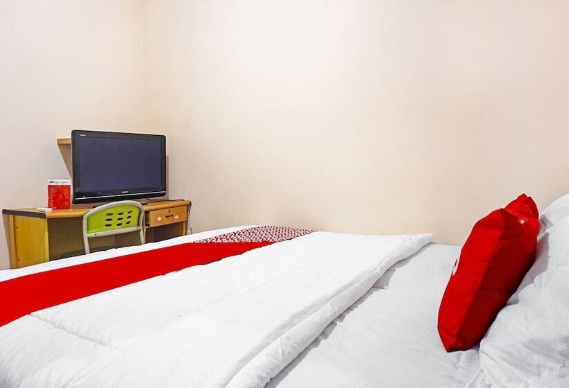 هتل Karawaci Taman Permata Tiga Mitra Reddoorz