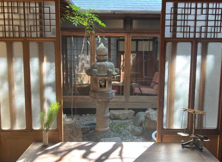 بنسيون Mojiko Guesthouse Porto