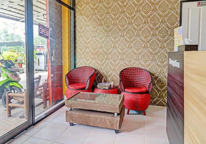 בית מלון כפרי Oyo 91203 Naufal Residence Syariah