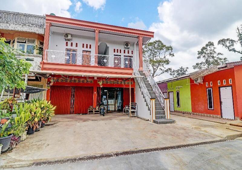 בית מלון כפרי Oyo 91203 Naufal Residence Syariah