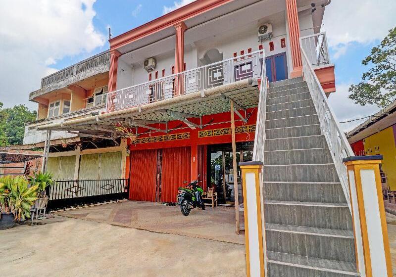בית מלון כפרי Oyo 91203 Naufal Residence Syariah