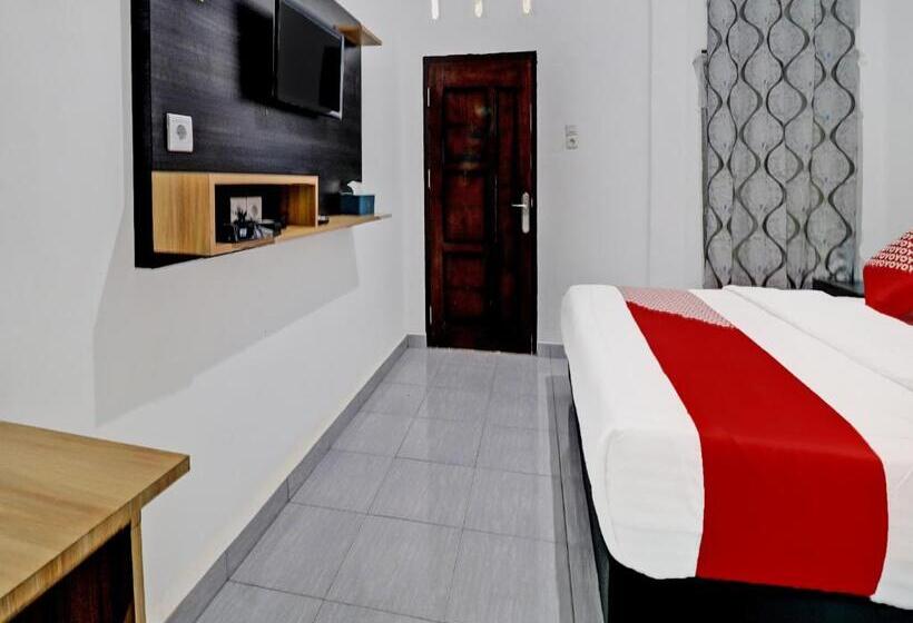 בית מלון כפרי Oyo 91203 Naufal Residence Syariah