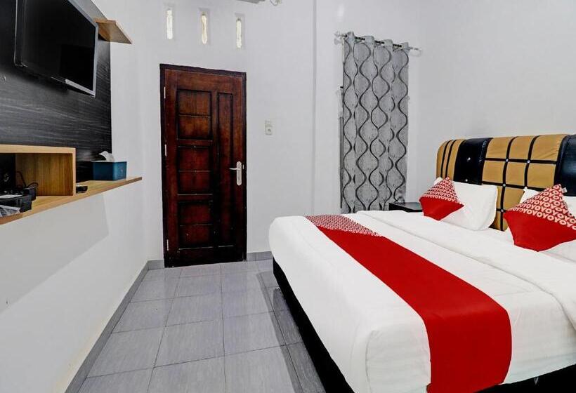 בית מלון כפרי Oyo 91203 Naufal Residence Syariah