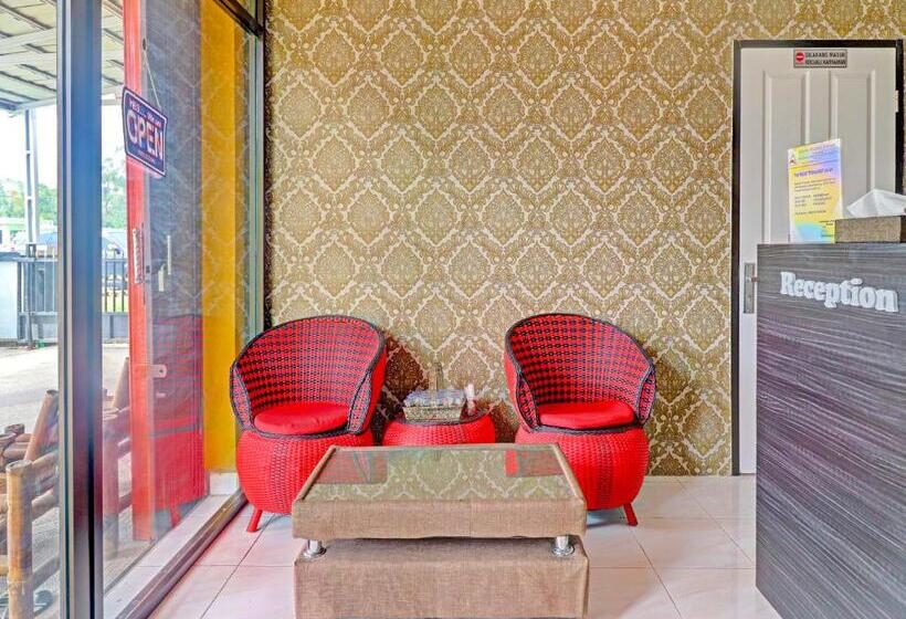 בית מלון כפרי Oyo 91203 Naufal Residence Syariah