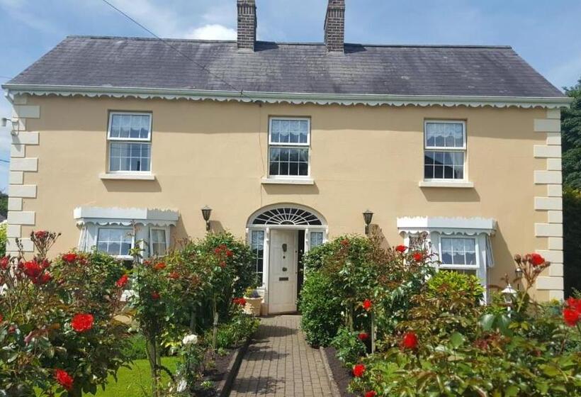 Annalee House B&b