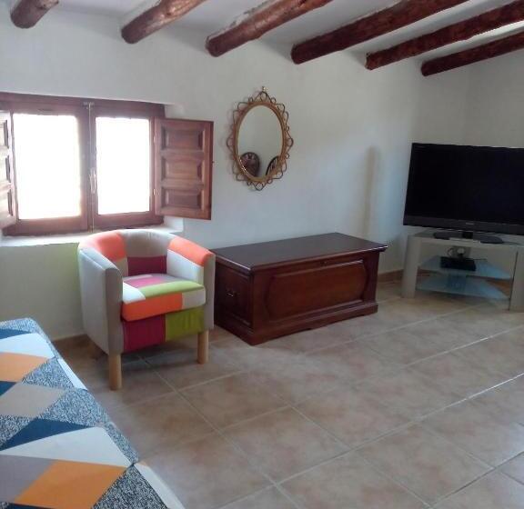 مبيت وإفطار Almond Reef Casa Rural