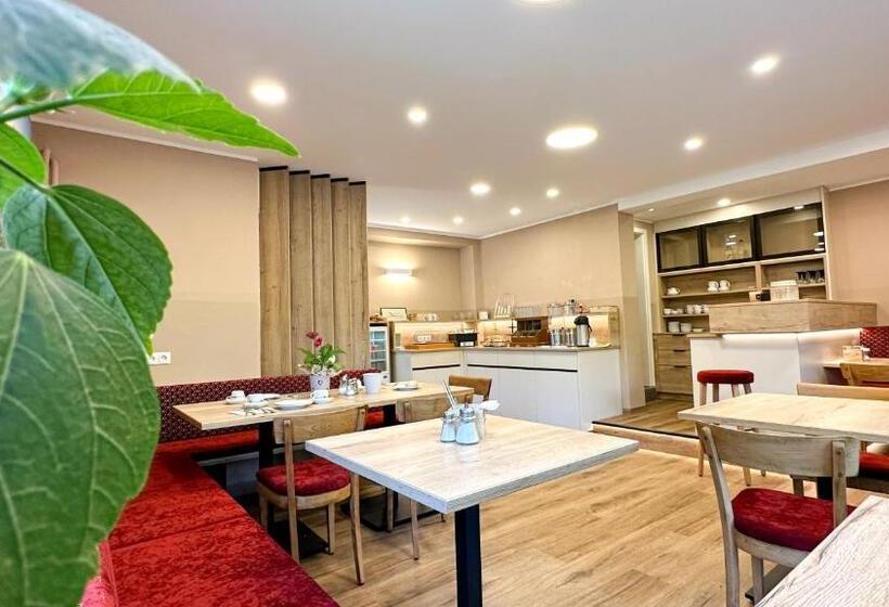 مبيت وإفطار Gästehaus Lanthaler