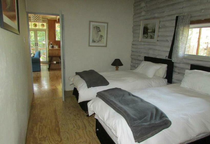 Отель Old Pine Cabin Karkloof