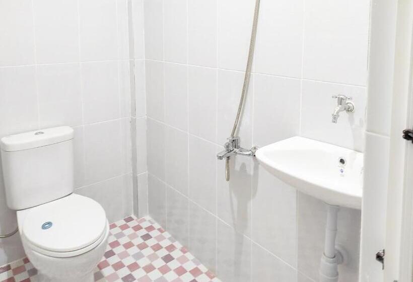 בית מלון כפרי Reddoorz Syariah At Karema Area Mamuju