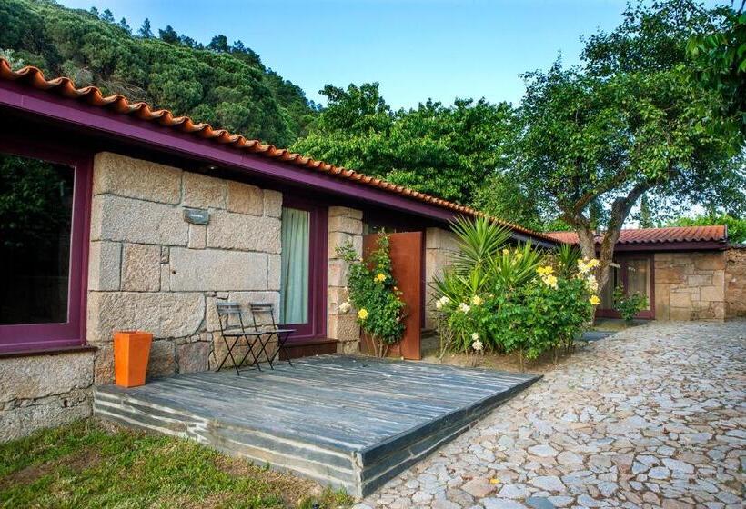 بنسيون Casal De Tralhariz   Turismo De Habitacao