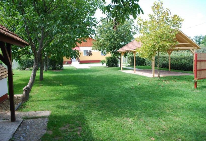 بنسيون Guest House St. Mária