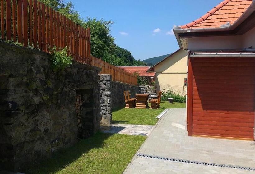 بنسيون Macskakő Vendégház