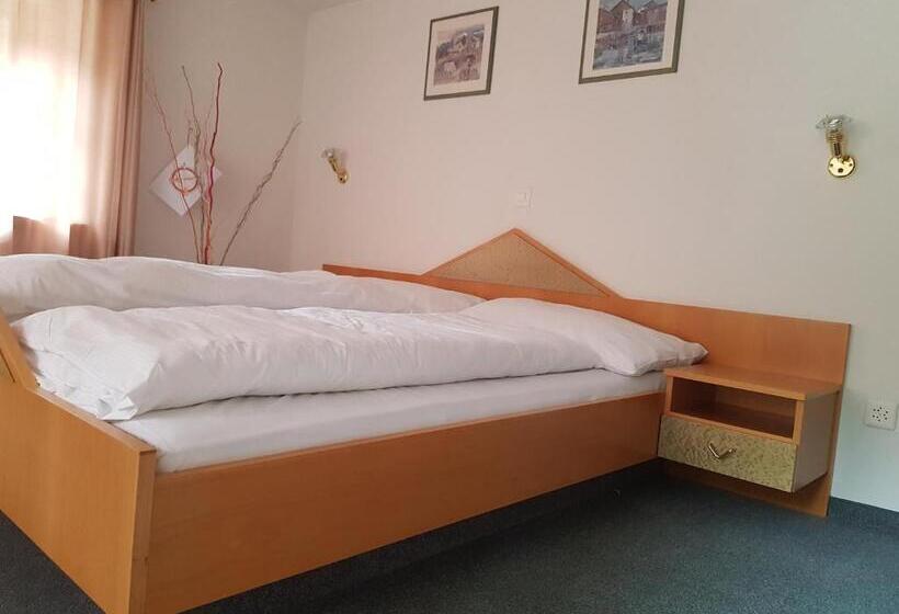 הוסטל Restaurant Edelweiss