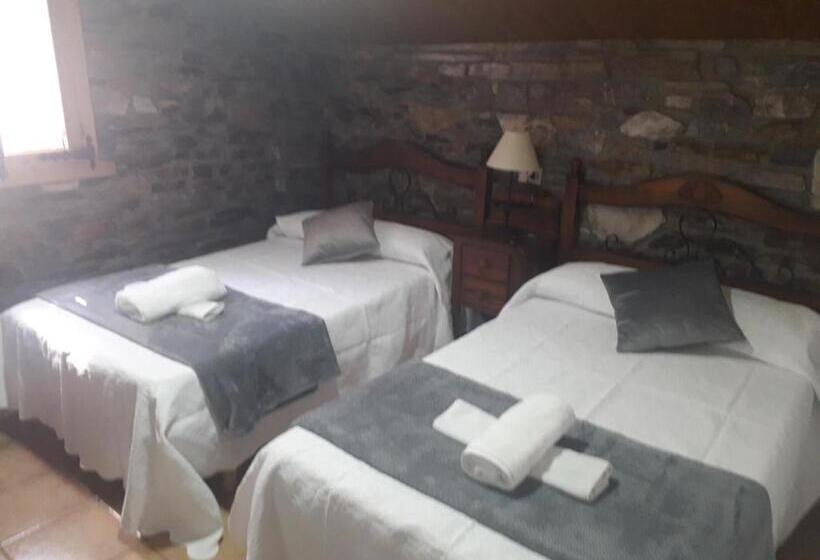 مبيت وإفطار Casa Quiroga