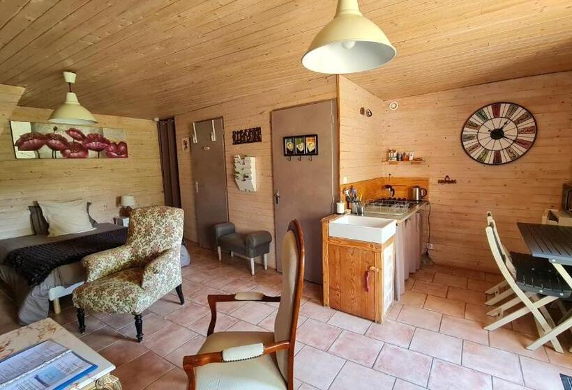مبيت وإفطار Chambres D`hôtes Le Plessis à Broye