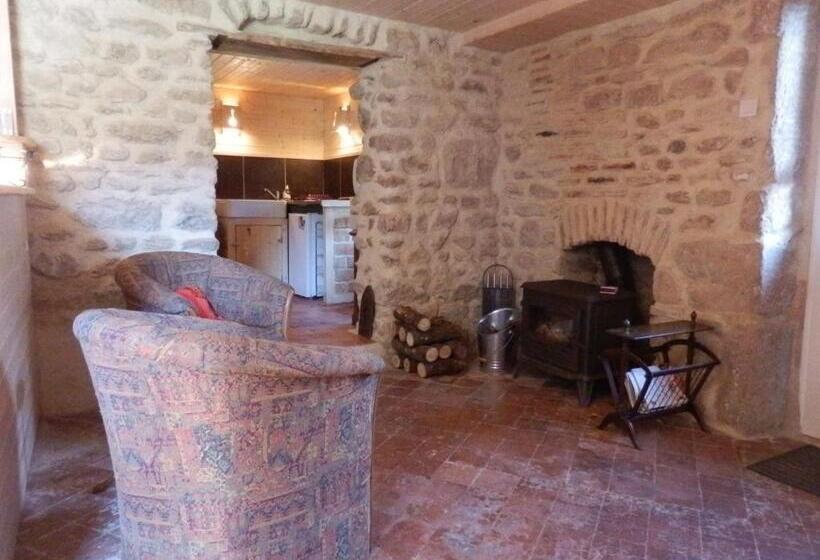مبيت وإفطار Chambres D`hôtes Le Plessis à Broye