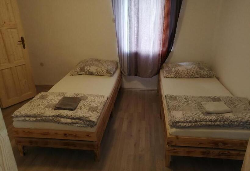 مبيت وإفطار U Dragouna