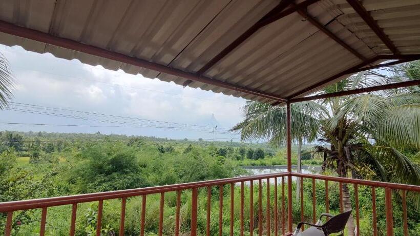 فندق Roy S Nature Nest   Farm Stay Near Malshej Ghats