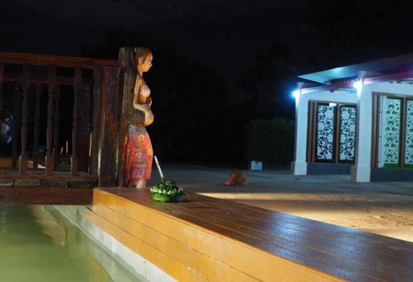 פנסיון Chomduen Phu Kao Resort