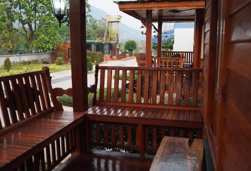 פנסיון Chomduen Phu Kao Resort