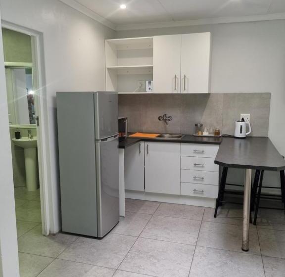 بنسيون Eland Place Self Catering Guest House